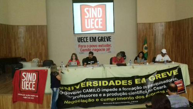 Governo cearense não negocia e docentes da UECE e da UVA seguem em greve