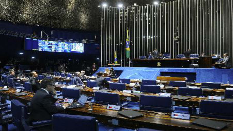 Senado aprova lei que proíbe reajuste de servidores em último ano de mandato