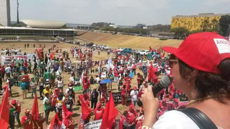 10 mil ocupam Esplanada em defesa de direitos e contra ataques aos trabalhadores