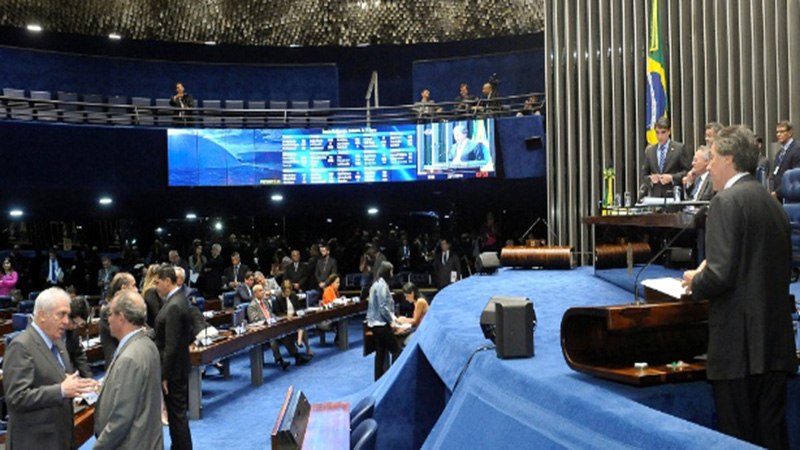 Senado aprova PEC 55/2016 em primeiro turno, com galerias vazias e repressão a manifestantes