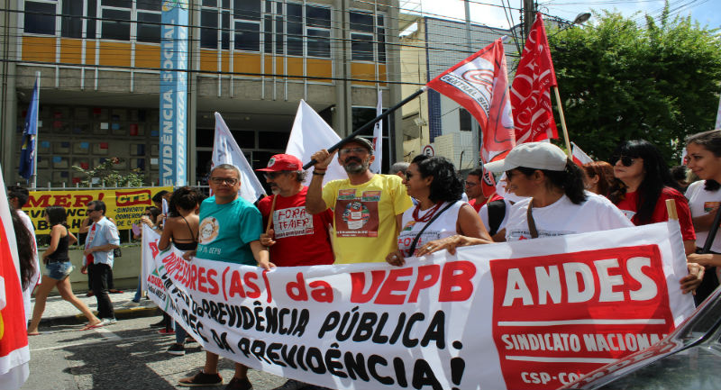 Dia de Luta contra a Reforma da Previdência leva milhares ao Centro de Campina