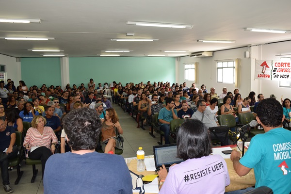 Professores da UEPB entrarão em greve na próxima quarta-feira (12/04), por reposição salarial de 23% e cumprimento do orçamento da universidade