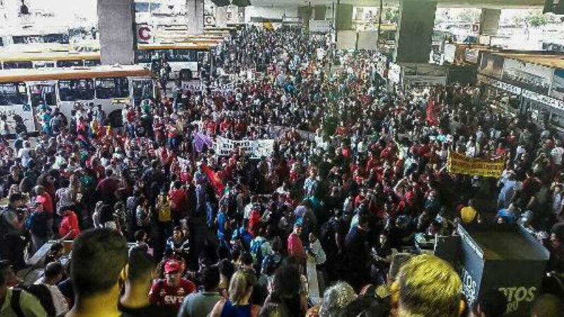 Professores reagem ao desmonte da educação pública nos estados