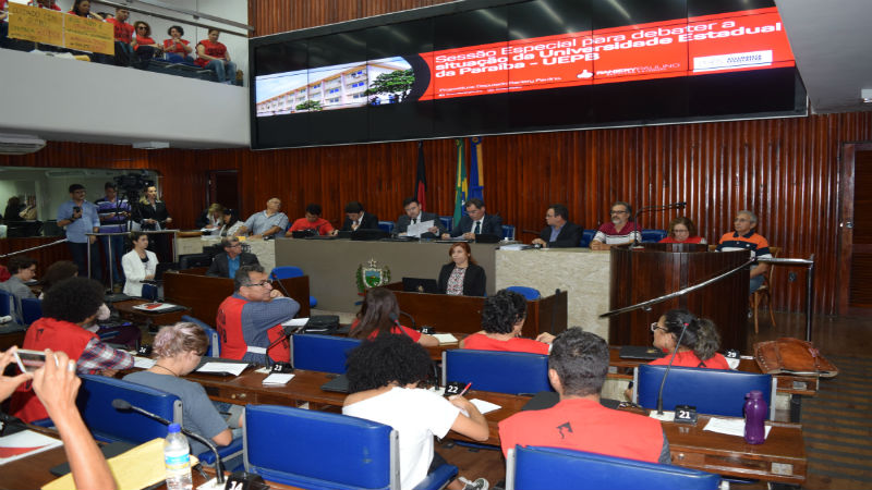 Deputados cobrarão atuação da Comissão de Educação para promover diálogo entre grevistas da UEPB e governador