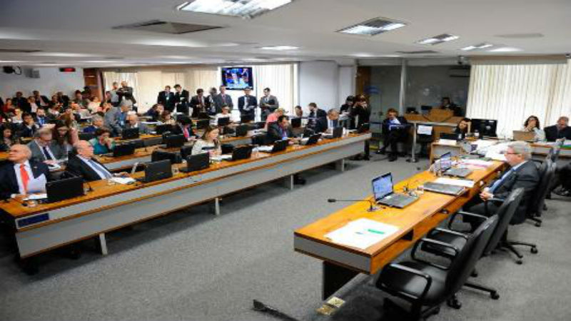 CCJ do Senado aprova regras para demissão de servidor público