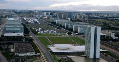 Câmara discute demissão de servidores públicos estáveis Câmara discute demissão de servidores públicos estáveis