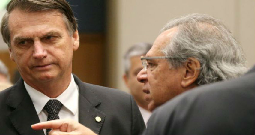 Bolsonaro estuda proposta para trabalhador abrir mão de direitos como férias e 13º ao ser contratado