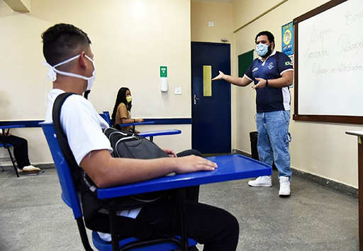 Após retorno do ensino médio presencial em Manaus, 342 professores já foram contaminados pelo novo coronavírus