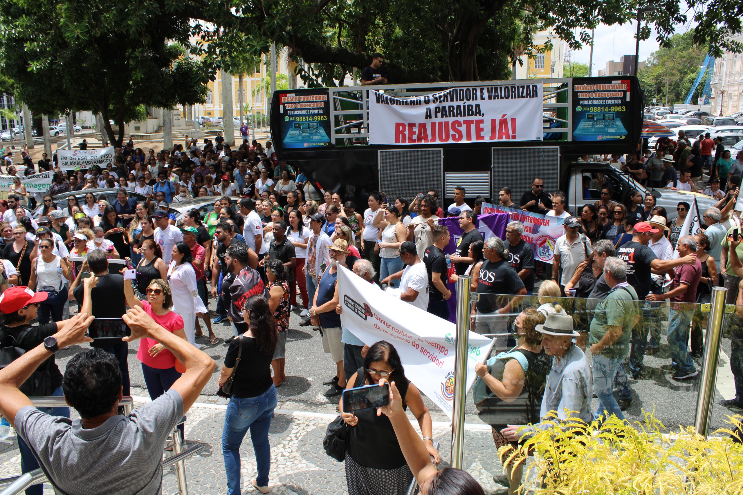 ADUEPB protesta junto com Fórum dos Servidores pelo reajuste salarial - ADUEPB