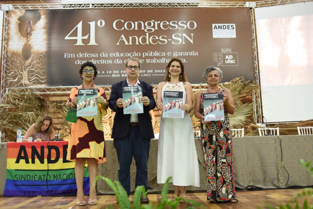 Edição 71 da Revista Universidade e Sociedade é lançada no 41º Congresso do ANDES-SN