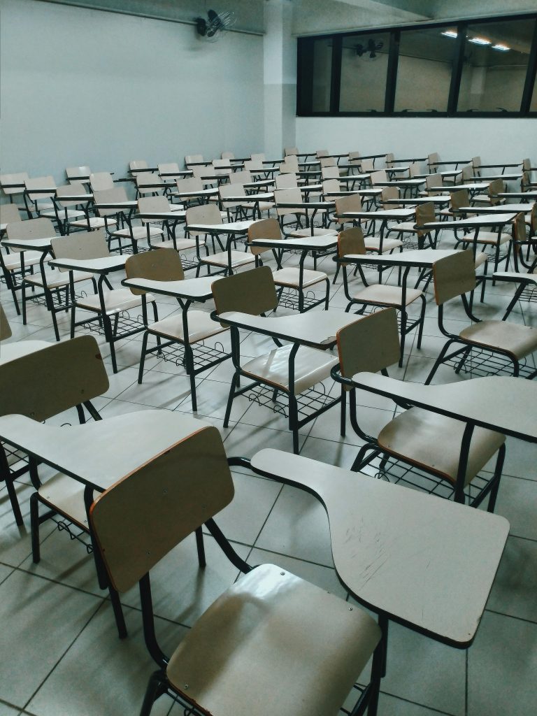 Empresa que gere cemitérios vence leilão de escolas estaduais em São Paulo