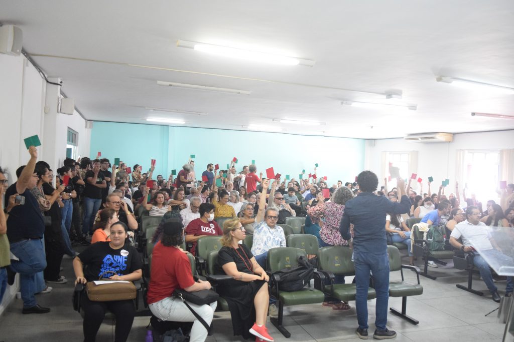 Professoras/es da UEPB entrarão em greve por tempo indeterminado a partir da próxima segunda-feira (22/09).