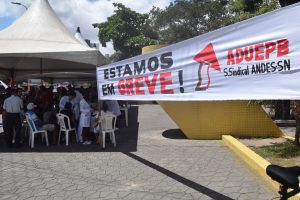 Oferta de serviços de saúde e diálogo com a população marcam quinto dia da greve dos docentes da UEPB