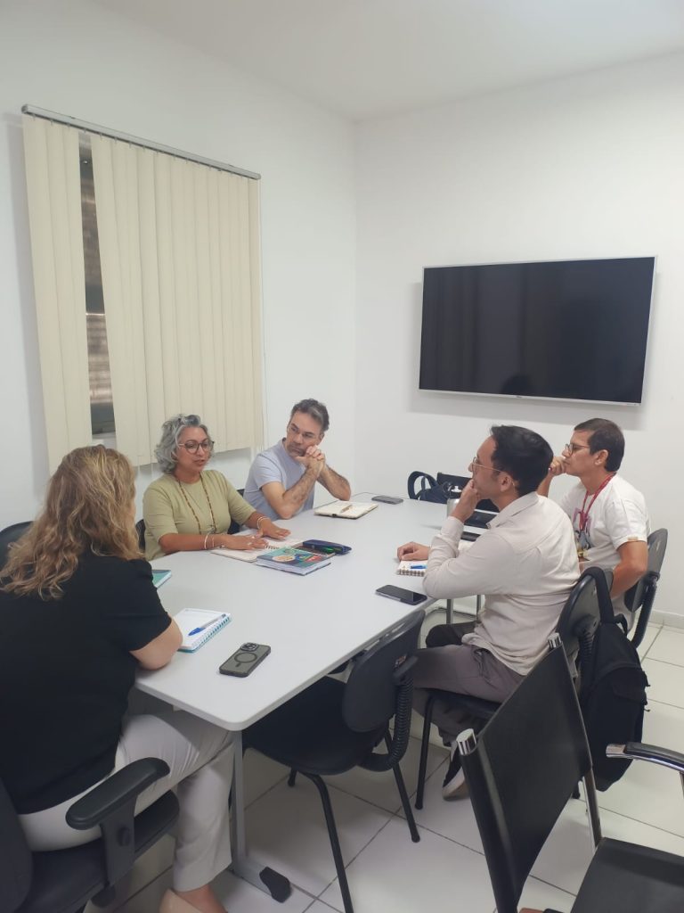 Diretoria da ADUEPB discute demandas de infraestrutura com direção do Campus V